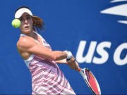 Thể thao - Bi hài US Open: Đang đánh hăng, mỹ nhân tennis bỗng lột áo khoe nội y