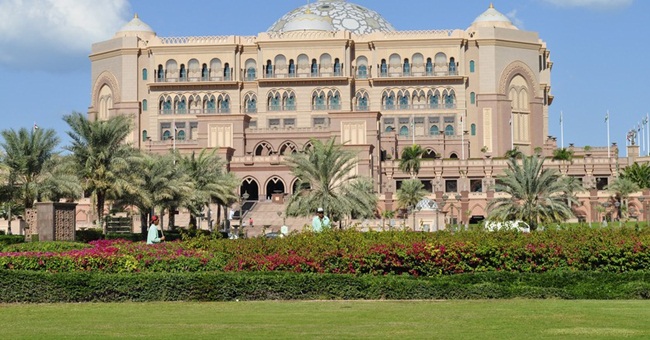 Trong số những khách sạn xa hoa ở Abu Dhabi, UAE, không thể không nhắc đến khách sạn Emirates Palace.