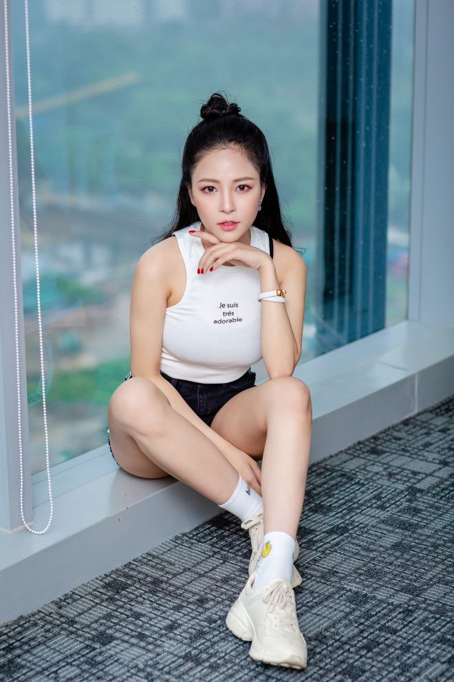 Hot girl World Cup Trâm Anh sexy bên Cù Trọng Xoay sau ồn ào yêu Pew Pew - 9