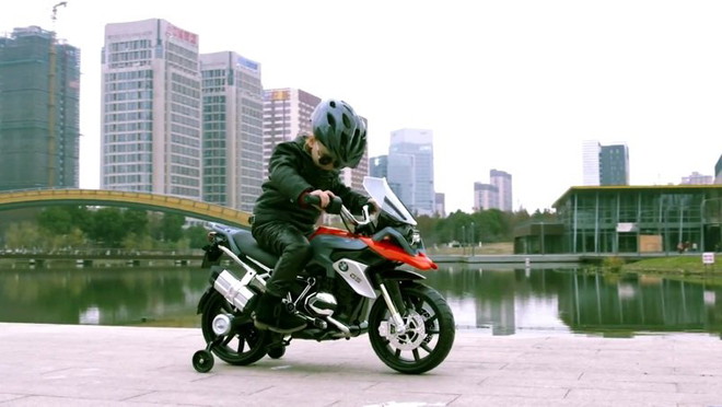 BMW R 1200 GS “bé hạt tiêu” cho tay đua nhí - 2