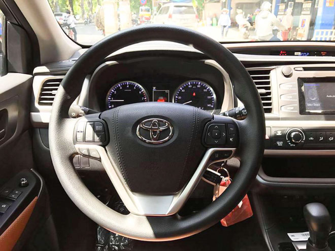 Toyota Highlander 2018 LE về Việt Nam với giá bán hơn 2,7 tỷ đồng - 6