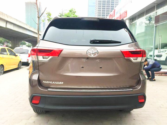 Toyota Highlander 2018 LE về Việt Nam với giá bán hơn 2,7 tỷ đồng - 4