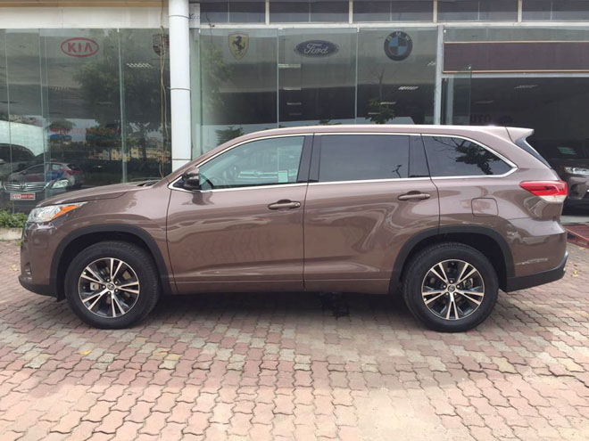 Toyota Highlander 2018 LE về Việt Nam với giá bán hơn 2,7 tỷ đồng - 3