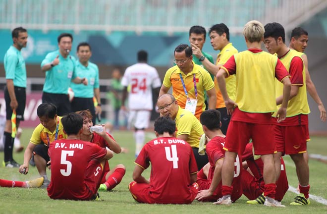 U23 Việt Nam sút penalty cân não, HLV Park Hang Seo không dám xem - 2