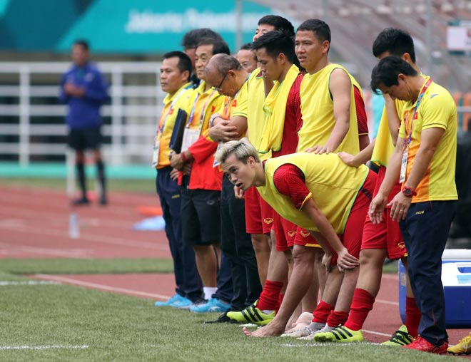 U23 Việt Nam sút penalty cân não, HLV Park Hang Seo không dám xem - 9