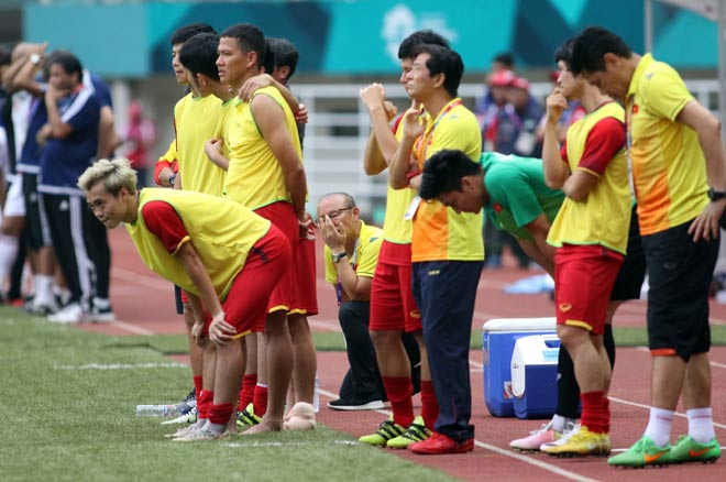 U23 Việt Nam sút penalty cân não, HLV Park Hang Seo không dám xem - 7