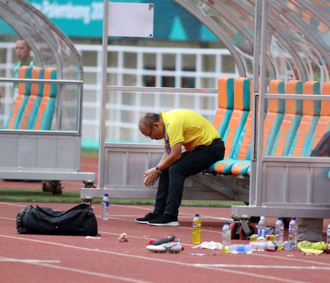 U23 Việt Nam sút penalty cân não, HLV Park Hang Seo không dám xem - 11