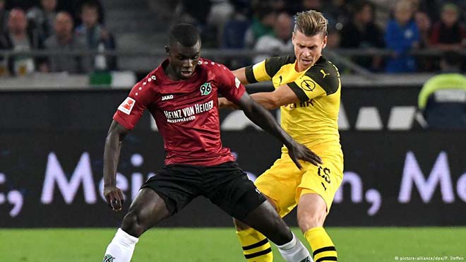 Hannover - Dortmund: Đôi công nghẹt thở, đánh chiếm ngôi đầu - 1