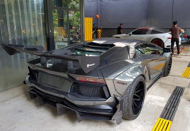 Lamborghini Aventador độ Liberty Walk đầu tiên tại Việt Nam - 5