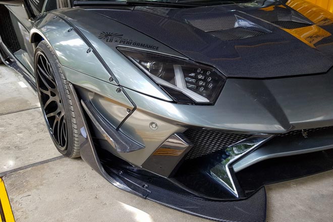 Lamborghini Aventador độ Liberty Walk đầu tiên tại Việt Nam - 3