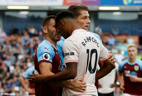 Chi tiết Burnley - MU: Pogba đá hỏng 11m, Rashford ăn thẻ đỏ (KT) - 8