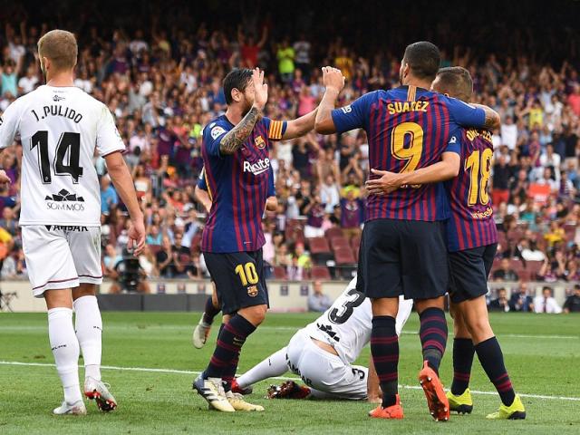 Messi hụt hat-trick vì Suarez “cướp công”, Barca soán ngôi Real ấn tượng