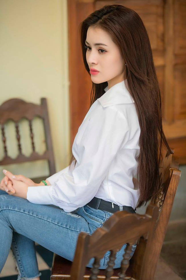 Thư Dung bắt đầu được chú ý khi đăng quang cuộc thi hoa hậu Sắc đẹp Toàn cầu - Miss Perfect Global Beauty 2017 tại Hàn Quốc với giải phụ “Người đẹp ăn ảnh nhất”. Sau đó, cô đoạt giải Á quân cuộc thi Người mẫu Thời trang Việt Nam diễn ra tại Vũng Tàu hồi tháng 3 vừa qua. 