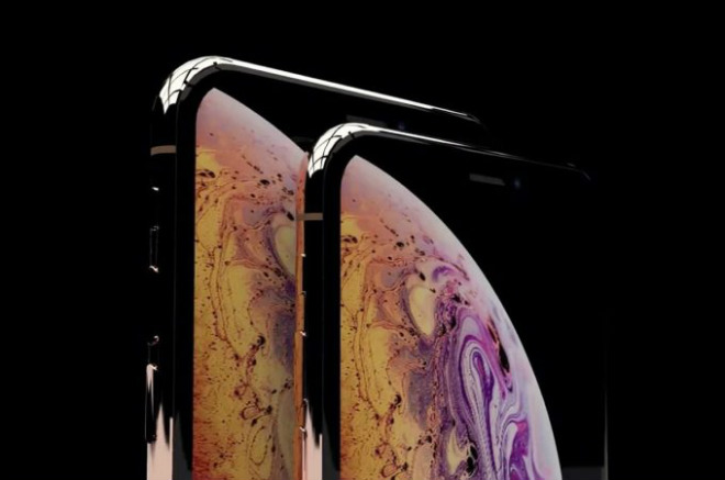 Video: iPhone XS vàng đồng, iFan “phát cuồng”, Note 9 giật mình - 1