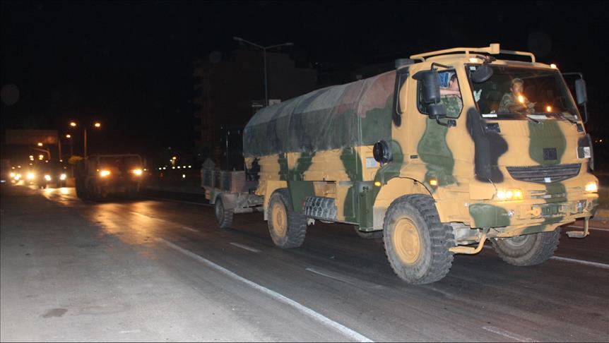 Thổ Nhĩ Kỳ đưa 300 xe tăng, vũ khí tiến vào Syria trong đêm - 1
