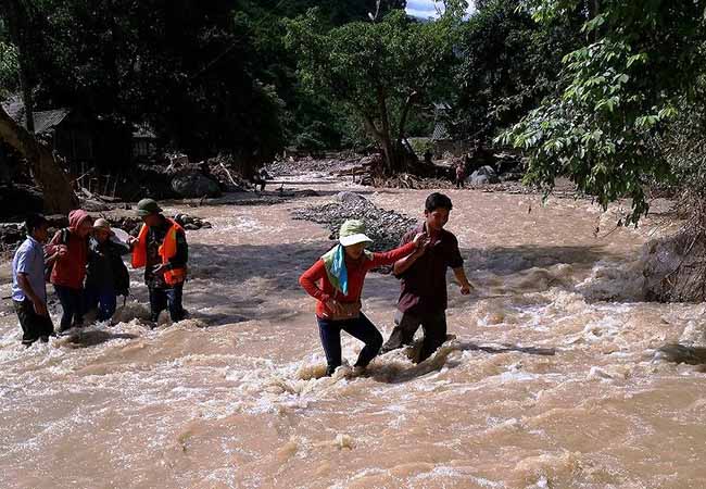 Cô giáo gửi con cho nội, ngoại lên núi bám bản, gieo chữ - 2