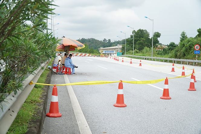 Gia cố cầu hư hỏng sau vụ cháy xe bồn trên cao tốc Nội Bài - Lào Cai - 2