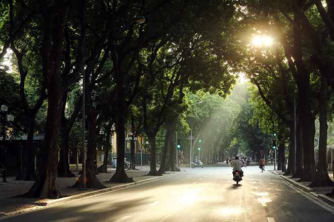 Đợt gió mùa đông bắc đầu tiên suy yếu, nắng nóng quay trở lại miền Bắc - 1