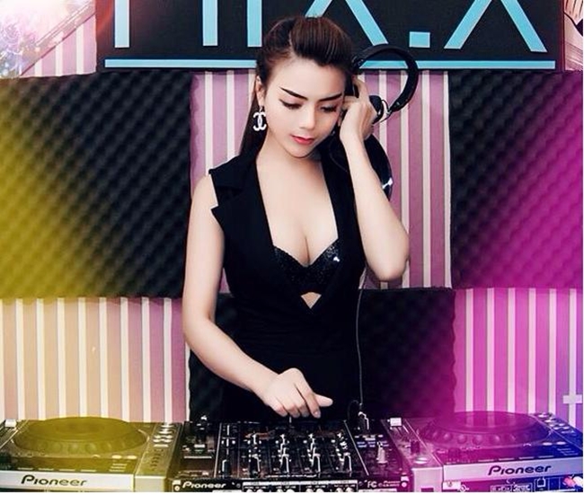 Trên trang cá nhân, DJ Candy Hà chia sẻ nhiều hình ảnh về cuộc sống cá nhân.