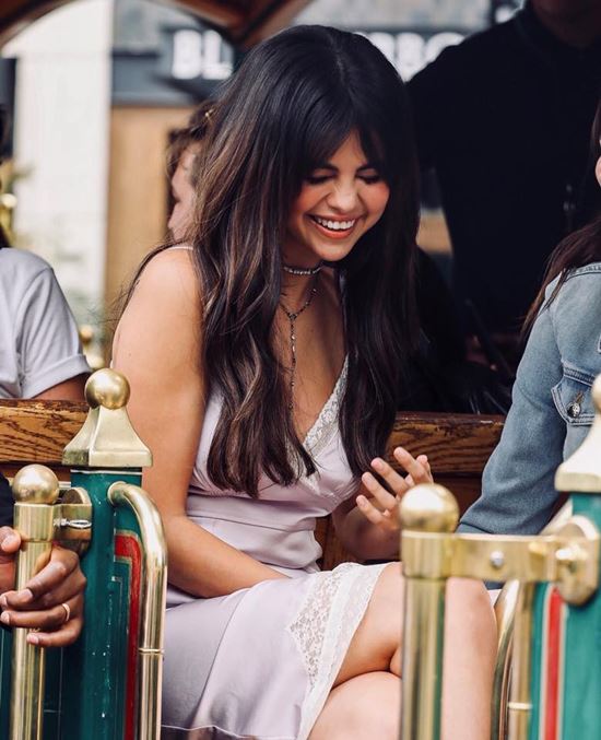 Selena Gomez quyến rũ với áo quây - 6