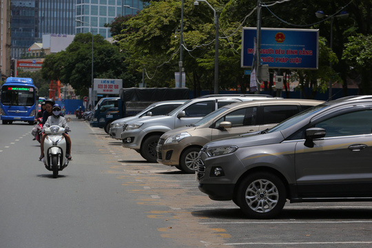 Lật tẩy trò bòn rút phí đậu ô tô - 2