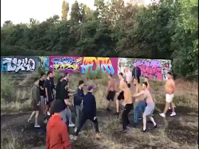 Video hooligan hỗn chiến đáng sợ ở Anh và kết thúc đầy ngạc nhiên