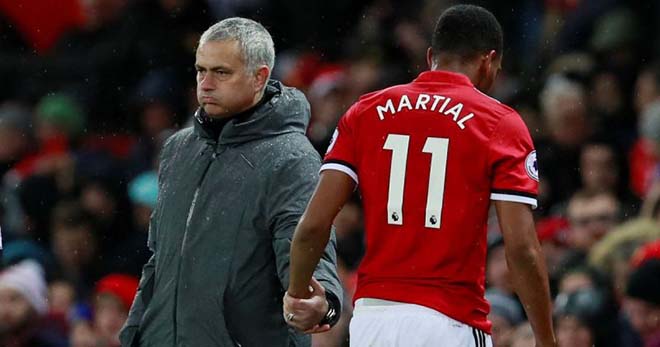 3 năm Martial ra mắt MU: Từ &#34;Cậu bé vàng&#34; đến kẻ bị Mourinho ruồng bỏ - 4