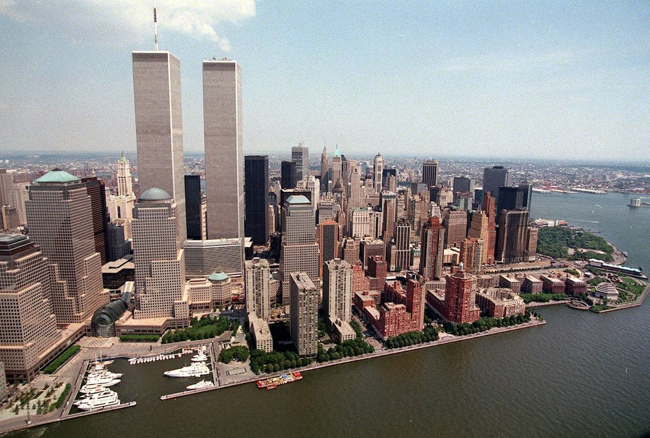 Tòa tháp đôi vào một ngày tháng sáu yên bình năm 1999.