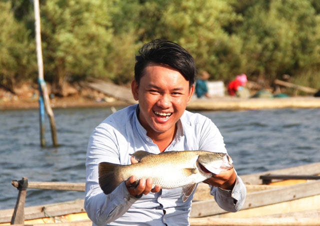 Làm giàu ở nông thôn: Nuôi loài cá dữ dằn bán 100 ngàn/kg - 1