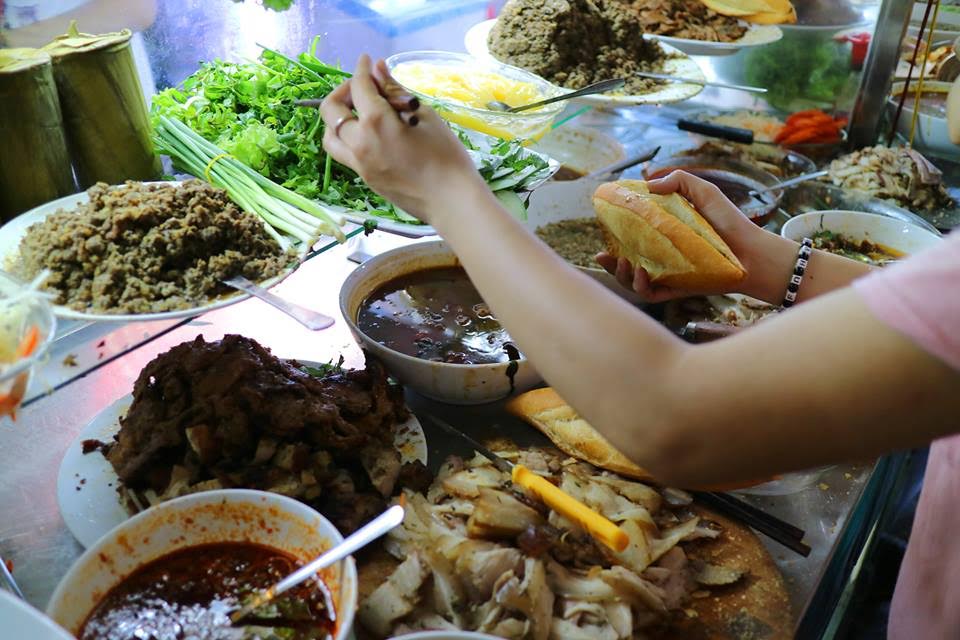 Những quán bánh mì Việt nổi đình nổi đám được báo nước ngoài ca ngợi - 1