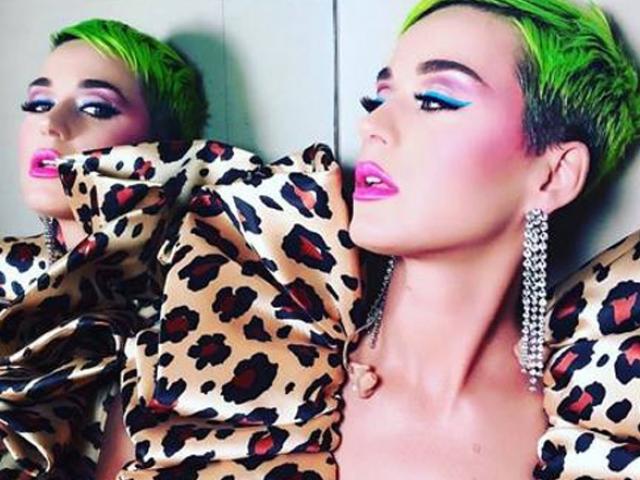 Katy Perry mặc lại một tác phẩm của NTK Công Trí