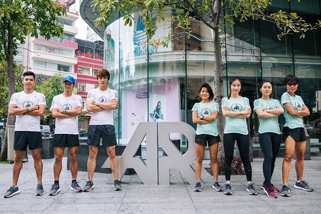 Hàng loạt sao Việt chạy bộ khám phá vẻ đẹp Sài Gòn vào sáng sớm - 1