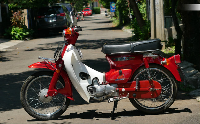 Ở Việt Nam, thời bao cấp Honda Cub là niềm mơ ước của biết bao nhiêu người. Tại Indonesia, mẫu xe này cũng được nhiều người ưa chuộng bởi tính tiện lợi và kinh tế của nó.