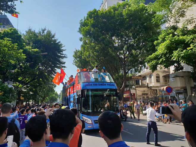 Gặp &#34;lá chắn thép&#34; của Man City, Quang Hải hé lộ tham vọng lớn - 1