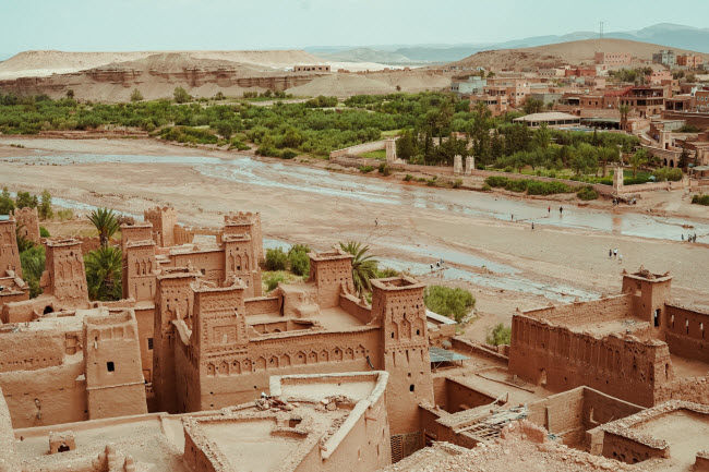 Aït Benhaddou là ngôi làng pháo đài nằm trên tuyến đường nối Sahara và Marrakech, Ma-rốc.