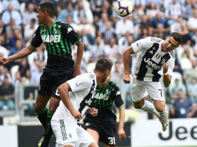 Juventus - Sassuolo: Ronaldo gào thét, tưng bừng mở đại tiệc