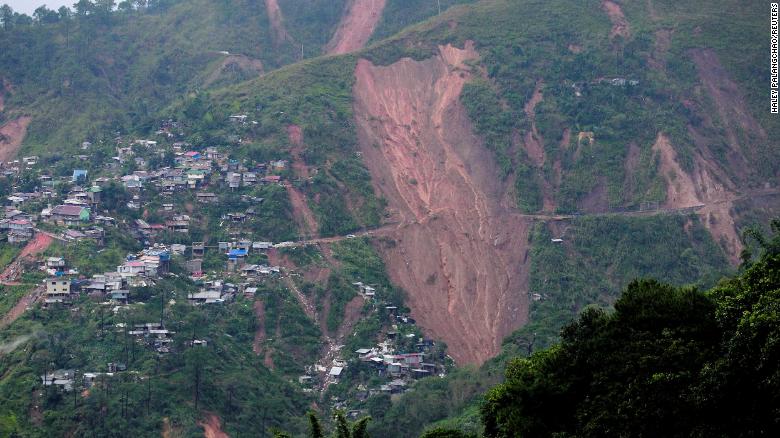 Sốc với sức tàn phá kinh hoàng của Mangkhut ở Hong Kong, Phillipines - 6