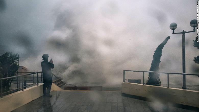 Sốc với sức tàn phá kinh hoàng của Mangkhut ở Hong Kong, Phillipines - 12