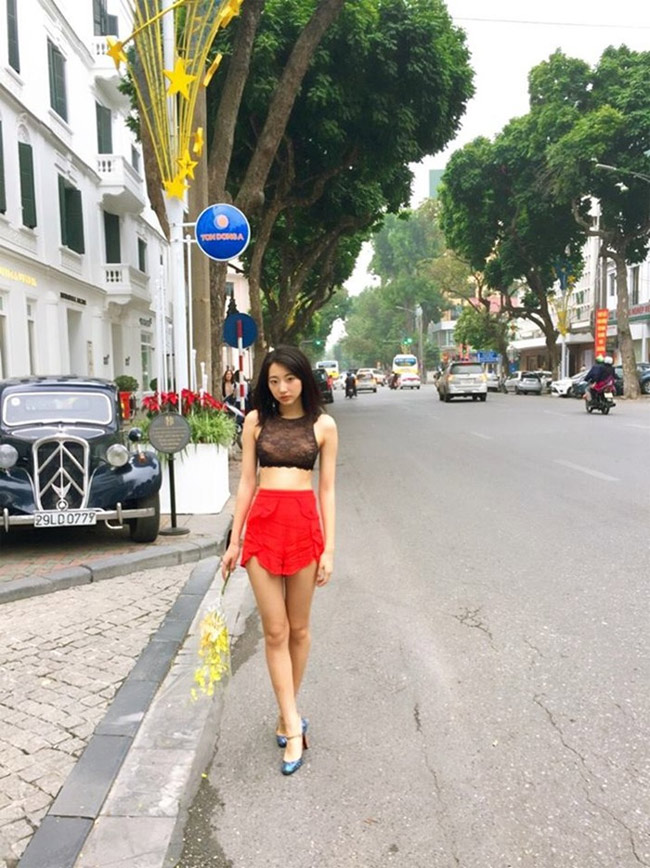 Rena Takeda chính là người mẫu trong bộ hình.