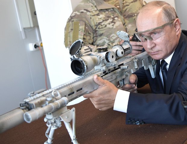 Ông Putin trổ tài thiện xạ khi thử mẫu súng trường mới của Nga - 1