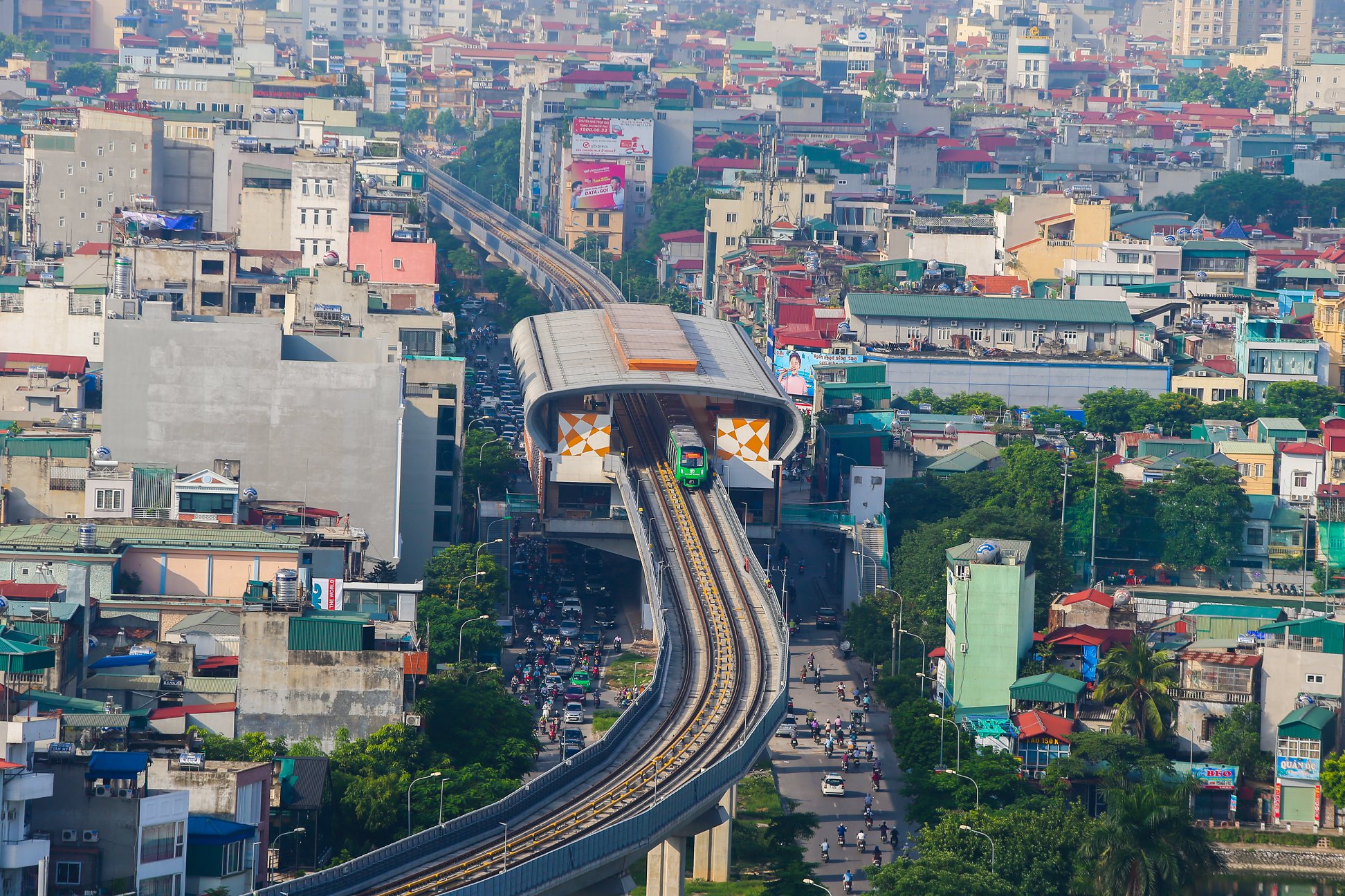 Flycam: Ngắm tàu Cát Linh- Hà Đông chạy băng băng qua phố phường Hà Nội - 3