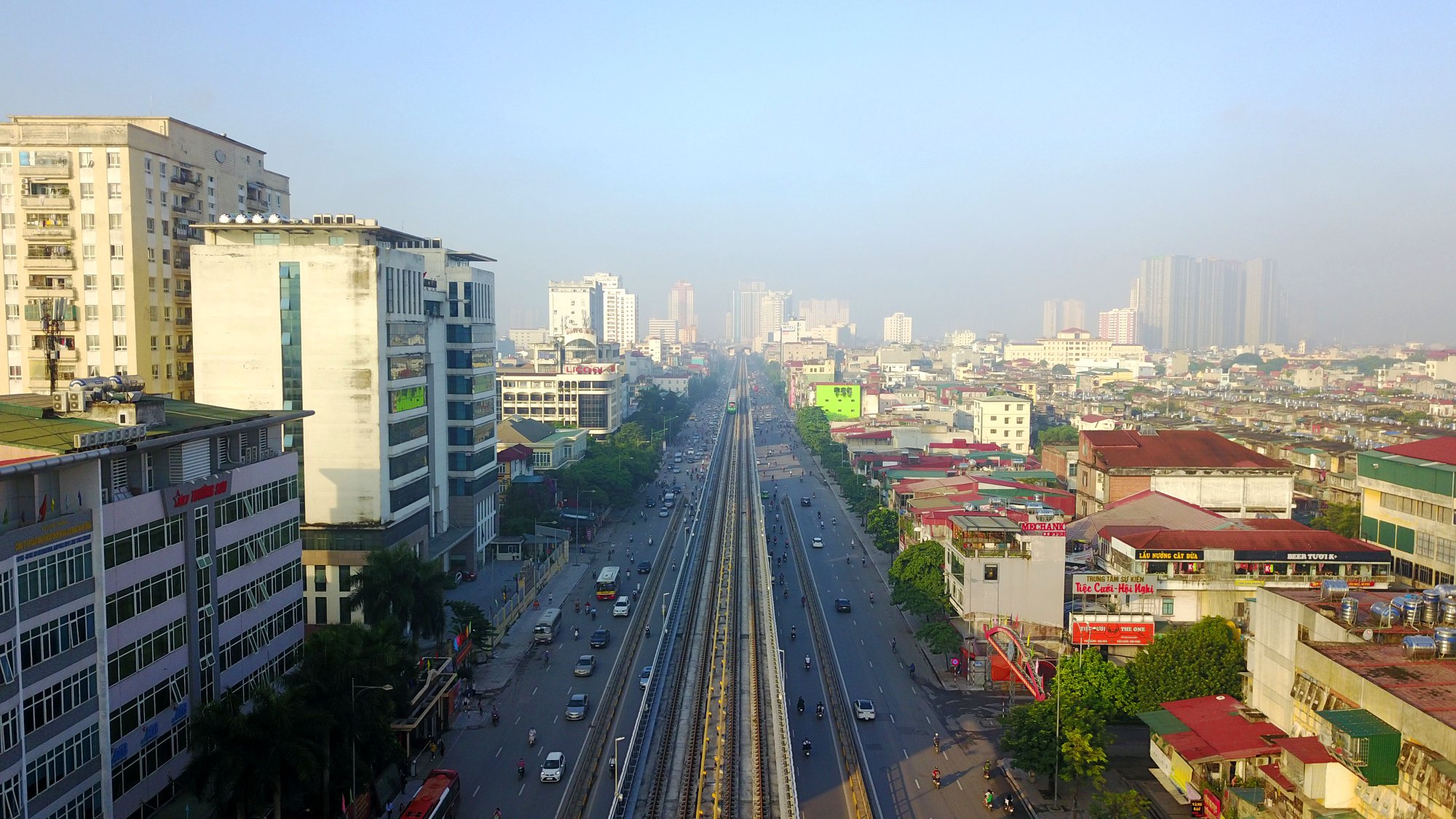 Flycam: Ngắm tàu Cát Linh- Hà Đông chạy băng băng qua phố phường Hà Nội - 11