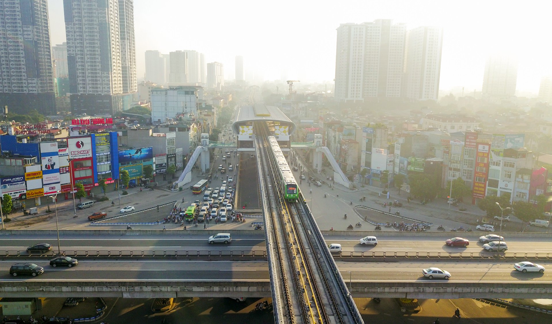 Flycam: Ngắm tàu Cát Linh- Hà Đông chạy băng băng qua phố phường Hà Nội - 10