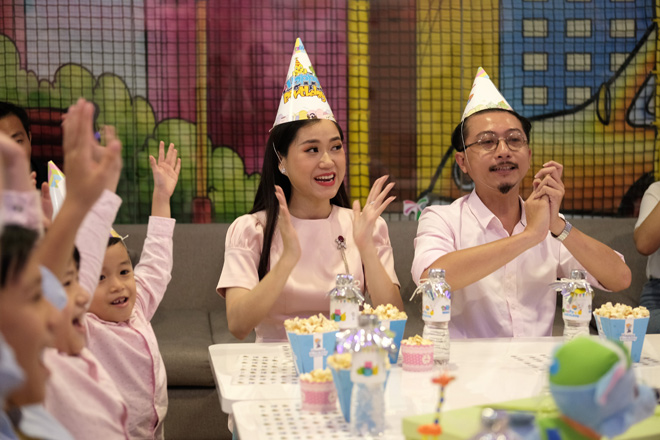 Gia đình Lâm Vỹ Dạ - Hứa Minh Đạt đại náo tại tiệc sinh nhật - 1