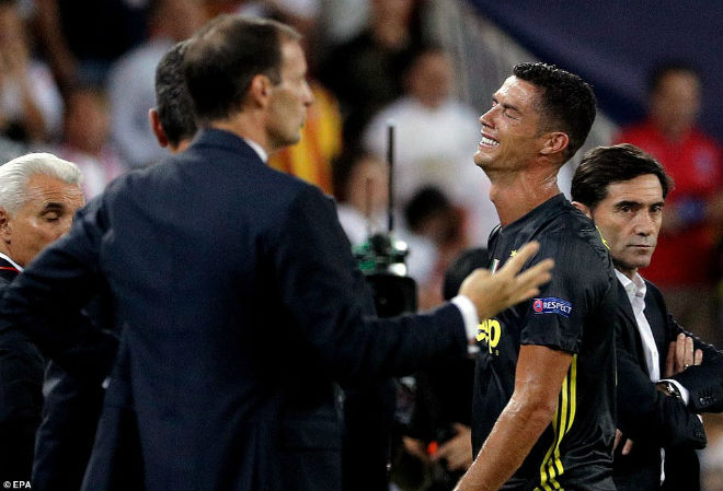 Ronaldo thẻ đỏ cúp C1: Đồng đội kêu oan, HLV Juventus đòi VAR phán xử - 1