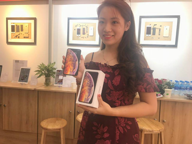 NÓNG: iPhone Xs Max Gold 256GB vừa về Hà Nội, giá 45,5 triệu đồng