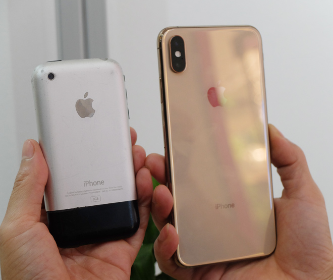 Xem iPhone đầu tiên lọt thỏm trong &#34;lòng&#34; iPhone Xs Max - 5