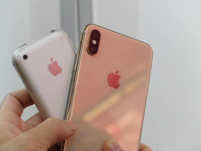 Xem iPhone đầu tiên lọt thỏm trong &#34;lòng&#34; iPhone Xs Max - 7