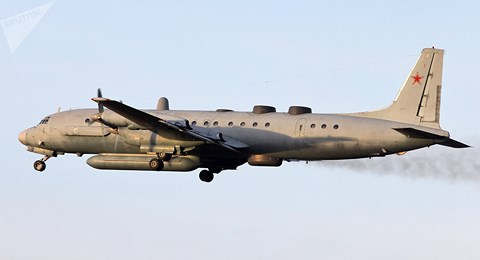 Hải quân Mỹ &#34;bất ngờ&#34; muốn giúp Nga sau vụ máy bay Il-20 bị bắn rơi ở Syria - 1