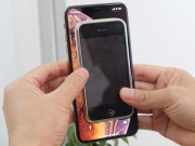 Thời trang Hi-tech - Xem iPhone đầu tiên lọt thỏm trong &quot;lòng&quot; iPhone Xs Max